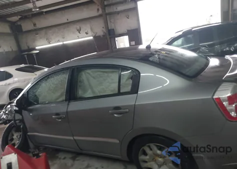 2011 Nissan Sentra 2.0S z USA, uszkodzony, nr VIN 3N1AB6AP2BL611721